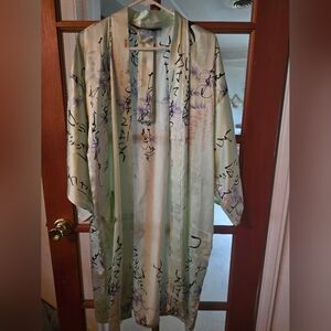 Elegant Floral Silk Robe Made In Japan NWOT
